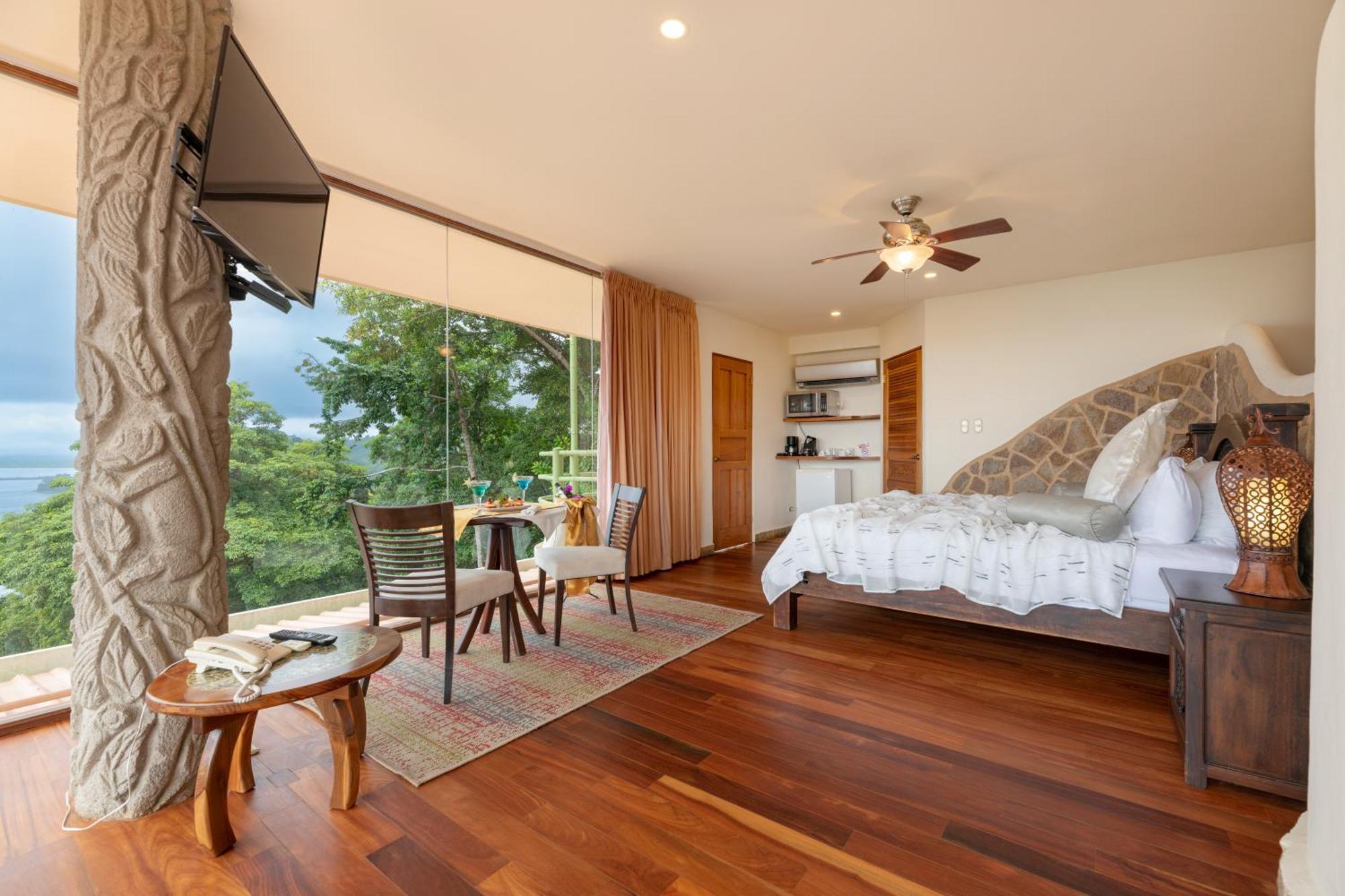 Issimo Suites (Adults Only) Manuel Antonio Exterior photo