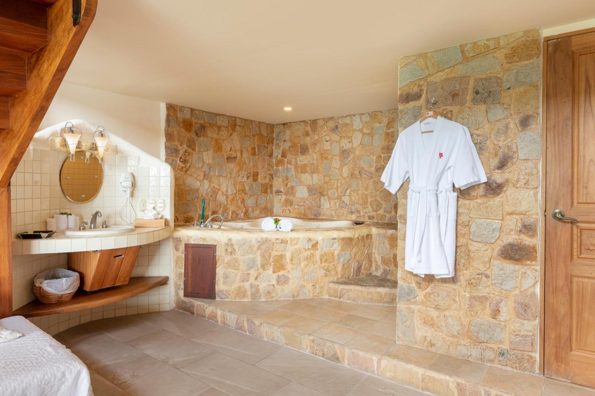 Issimo Suites (Adults Only) Manuel Antonio Exterior photo